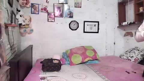 krisstal703358 online show from 09-18-25, 08:05