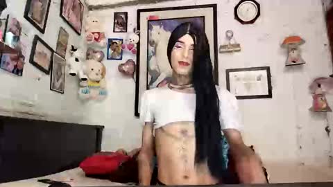 krisstal703358 online show from 11-04-25, 04:17