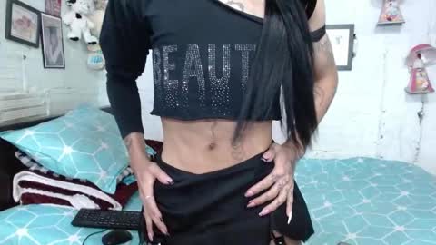 krisstal703358 online show from 11-23-25, 05:40