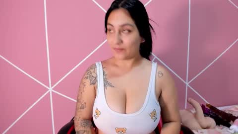 Snapshot of krissttal__ chatting on 10-04-25, 11:36 kristal online show from 10-04-25, 11:36