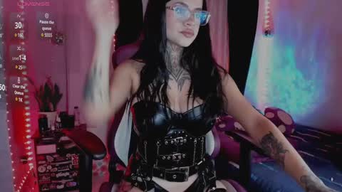 Snapshot of kristall_schwarz_ chatting on 01-30-25, 10:19 Kristall online show from 01-30-25, 10:19