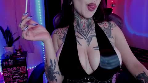 Snapshot of kristall_schwarz_ chatting on 09-25-25, 10:02 Kristall online show from 09-25-25, 10:02