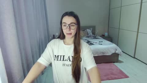 twitter    Annemarye 23 online show from 02-07-26, 11:47