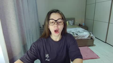 twitter    Annemarye 23 online show from 04-09-26, 04:56