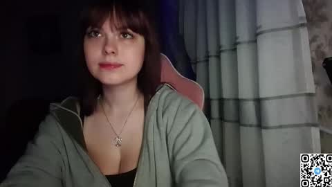 Snapshot of kristibloom chatting on 10-04-25, 06:17 Christie online show from 10-04-25, 06:17