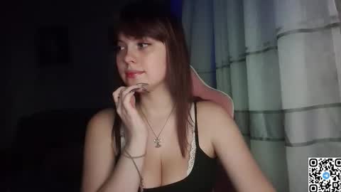 Snapshot of kristibloom chatting on 10-19-25, 06:08 Christie online show from 10-19-25, 06:08