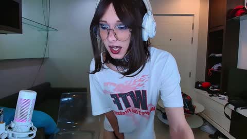 Snapshot of kristinaholland chatting on 02-01-25, 06:51 kristina online show from 02-01-25, 06:51