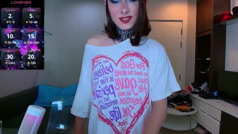 Snapshot of kristinaholland chatting on 02-05-25, 06:37 kristina online show from 02-05-25, 06:37