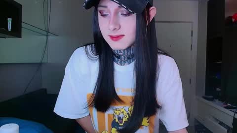 Snapshot of kristinaholland chatting on 02-26-25, 09:16 kristina online show from 02-26-25, 09:16