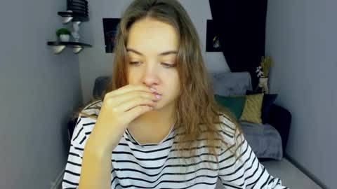 Snapshot of kristinalevis chatting on 12-17-24, 11:28 Kristina online show from 12-17-24, 11:28