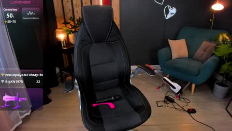 Snapshot of kristy_rayyy chatting on 02-06-25, 10:26 Monika online show from 02-06-25, 10:26