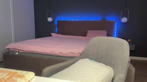 Kristi online show from 09-29-25, 04:17