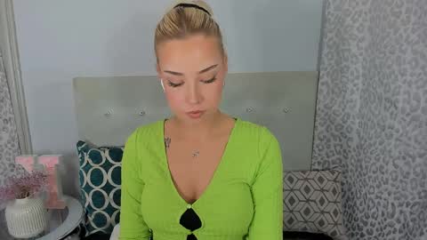 KristyFlowers online show from 04-28-26, 02:22