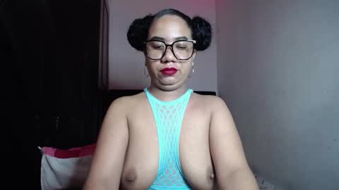 Snapshot of kristynsmith20 chatting on 09-11-25, 03:17 kristynsmith20 online show from 09-11-25, 03:17