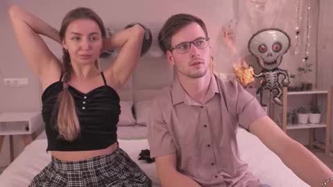 Snapshot of krutfrut chatting on 10-25-25, 04:46 Fluffy and Krut online show from 10-25-25, 04:46