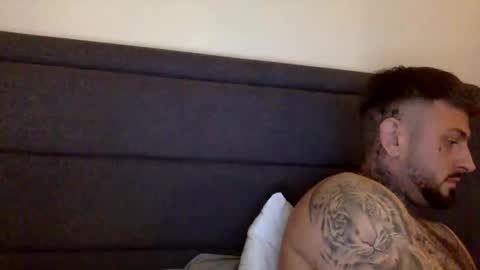 Snapshot of krxt13 chatting on 10-27-25, 07:18 krxt13 online show from 10-27-25, 07:18