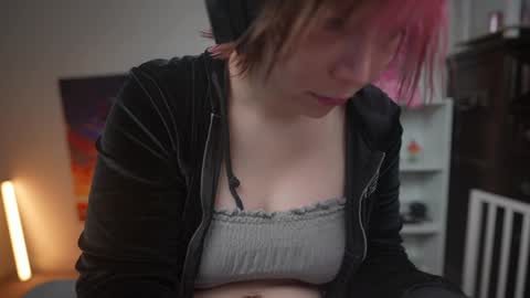 Snapshot of krystalsyxx chatting on 01-27-25, 07:35 Krystal Syx online show from 01-27-25, 07:35