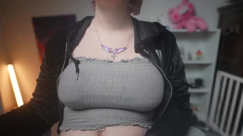 Snapshot of krystalsyxx chatting on 02-01-25, 08:05 Krystal Syx online show from 02-01-25, 08:05