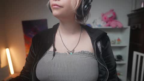 Snapshot of krystalsyxx chatting on 02-14-25, 09:10 Krystal Syx online show from 02-14-25, 09:10