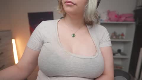 Snapshot of krystalsyxx chatting on 11-20-25, 07:24 Krystal Syx online show from 11-20-25, 07:24