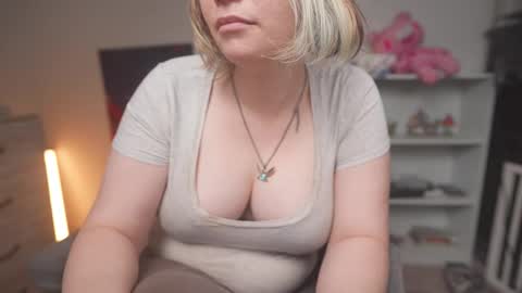 Snapshot of krystalsyxx chatting on 11-28-25, 12:57 Krystal Syx online show from 11-28-25, 12:57