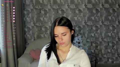 Snapshot of kseni_a chatting on 10-22-25, 07:41 Ksenia online show from 10-22-25, 07:41