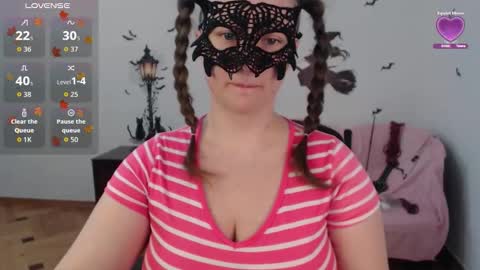 Snapshot of ksushka22 chatting on 11-15-25, 12:02 Ksushka22 online show from 11-15-25, 12:02