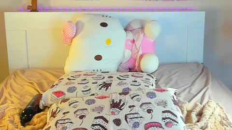 Snapshot of kuraii_ chatting on 01-17-25, 10:23 Anna online show from 01-17-25, 10:23