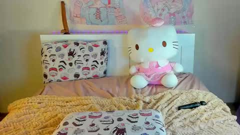 Snapshot of kuraii_ chatting on 02-28-25, 02:20 Anna online show from 02-28-25, 02:20