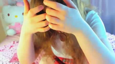 Snapshot of kuraii_ chatting on 09-20-25, 02:34 Anna online show from 09-20-25, 02:34