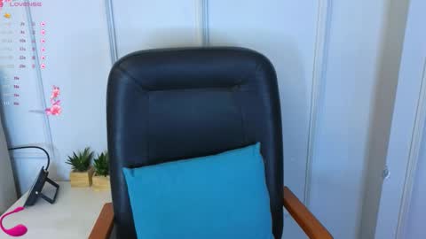 Ren online show from 10-08-25, 01:42