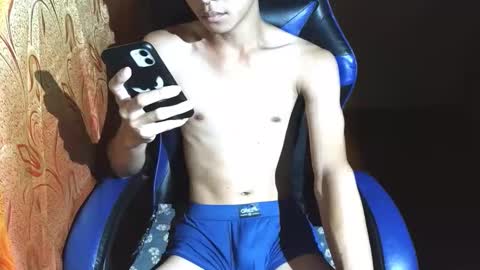 Snapshot of kurtxxx07 chatting on 12-18-25, 10:27 kurtxxx07 online show from 12-18-25, 10:27