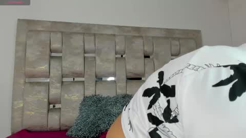 Snapshot of kyara_lane chatting on 11-27-25, 12:18 Kyara online show from 11-27-25, 12:18