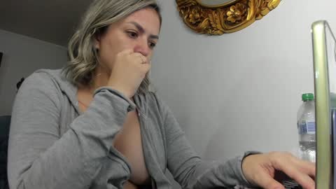 Snapshot of kyhara chatting on 01-12-25, 06:39 kyhara online show from 01-12-25, 06:39