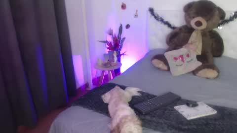 Snapshot of kylie444 chatting on 10-16-25, 01:17 Sara online show from 10-16-25, 01:17