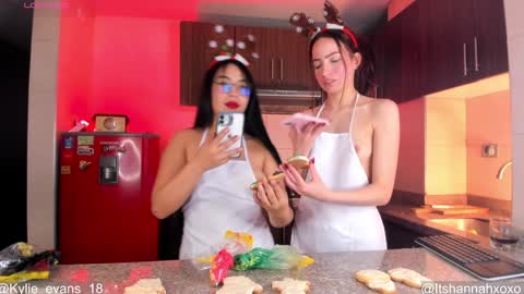 Snapshot of kylie_evans_18 chatting on 12-02-24, 01:25 Kylie online show from 12-02-24, 01:25