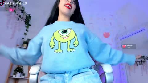 Snapshot of kylie_evans_18 chatting on 12-09-24, 05:07 Kylie online show from 12-09-24, 05:07