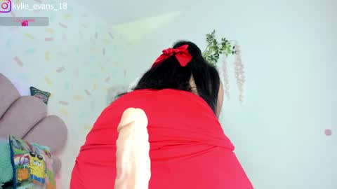 Snapshot of kylie_evans_18 chatting on 03-02-25, 12:31 Kylie online show from 03-02-25, 12:31