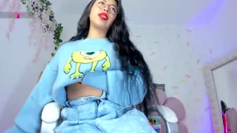 Snapshot of kylie_evans_18 chatting on 03-03-25, 03:30 Kylie online show from 03-03-25, 03:30