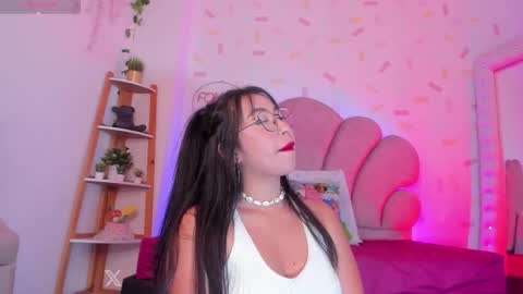 Snapshot of kylie_evans_18 chatting on 10-27-25, 01:42 Kylie online show from 10-27-25, 01:42