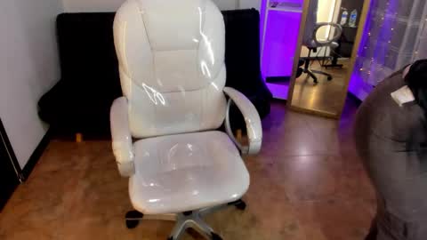 kylie online show from 10-16-25, 01:23