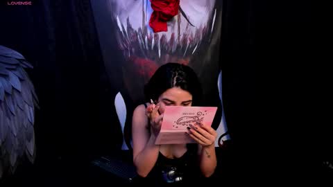 Snapshot of kylie_foxx1 chatting on 09-08-25, 08:08 submissive demon Please help me to reach 500 thumbs up online show from 09-08-25, 08:08