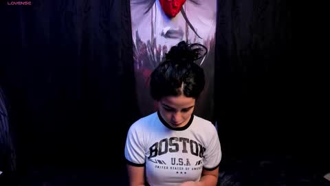 Snapshot of kylie_foxx1 chatting on 09-26-25, 11:31 submissive demon Please help me to reach 500 thumbs up online show from 09-26-25, 11:31