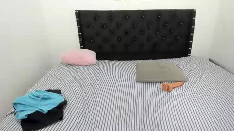 Snapshot of kylie_hot34 chatting on 02-04-25, 07:00 kylie_hot34 online show from 02-04-25, 07:00