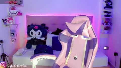 k ylie online show from 01-28-25, 09:08