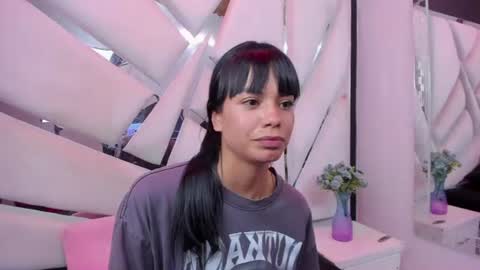 Snapshot of kylie_sexx chatting on 06-17-26, 04:04 kylie online show from 06-17-26, 04:04