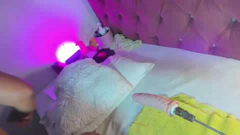 kylie Sttel online show from 04-15-26, 12:01