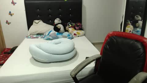 Snapshot of kylie_switch chatting on 10-12-25, 11:48 Instagram Kylie switch followme buy lovense here online show from 10-12-25, 11:48