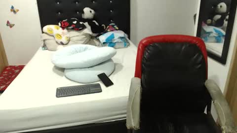 Snapshot of kylie_switch chatting on 10-20-25, 11:38 Instagram Kylie switch followme buy lovense here online show from 10-20-25, 11:38