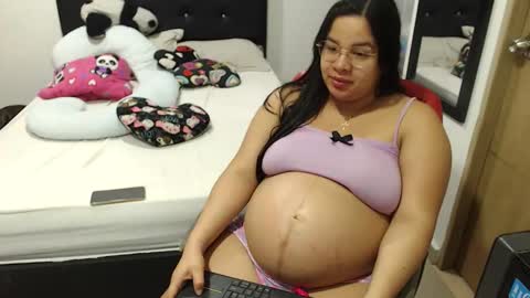 Snapshot of kylie_switch chatting on 11-22-25, 01:04 Instagram Kylie switch followme buy lovense here online show from 11-22-25, 01:04